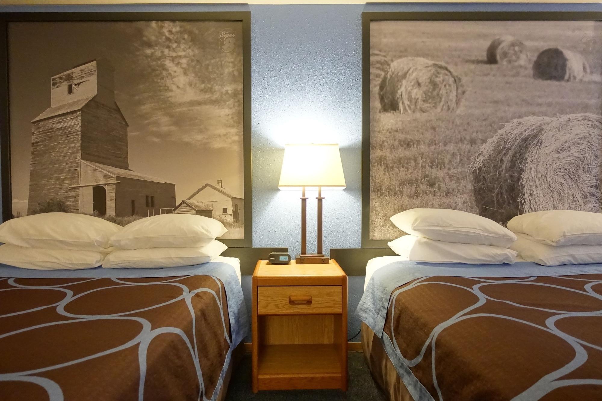 Super 8 By Wyndham Swift Current Hotel Exterior photo