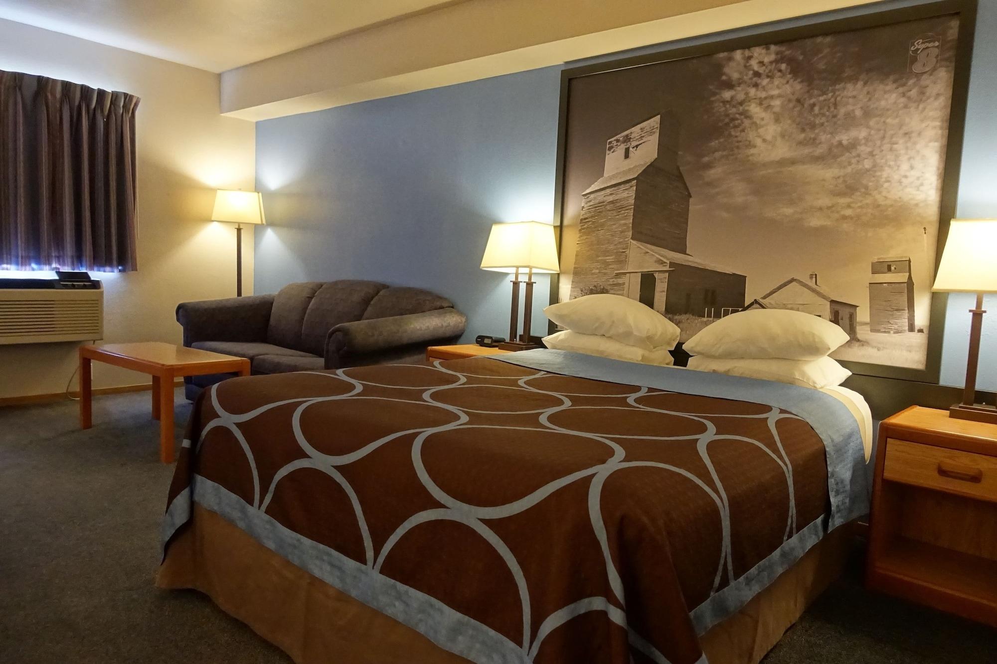 Super 8 By Wyndham Swift Current Hotel Exterior photo