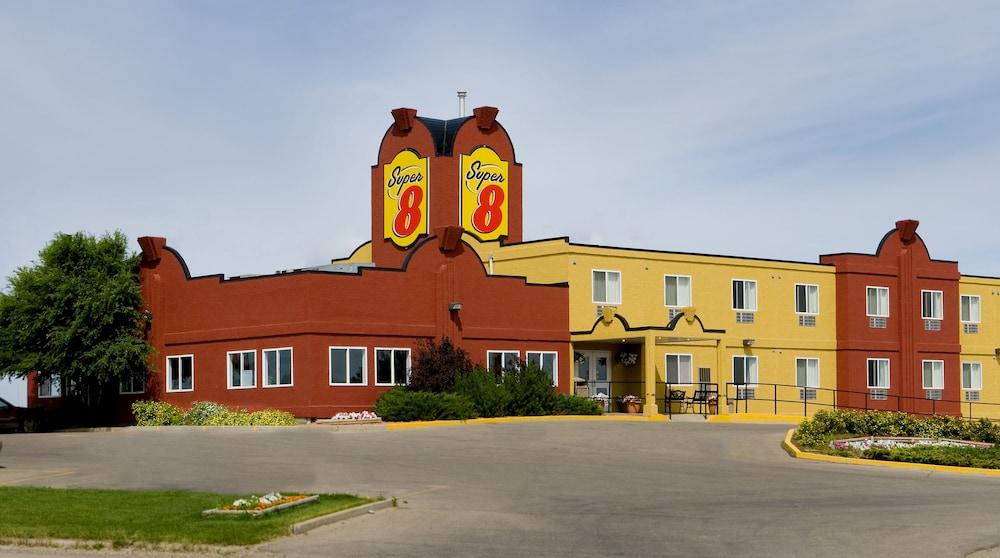 Super 8 By Wyndham Swift Current Hotel Exterior photo