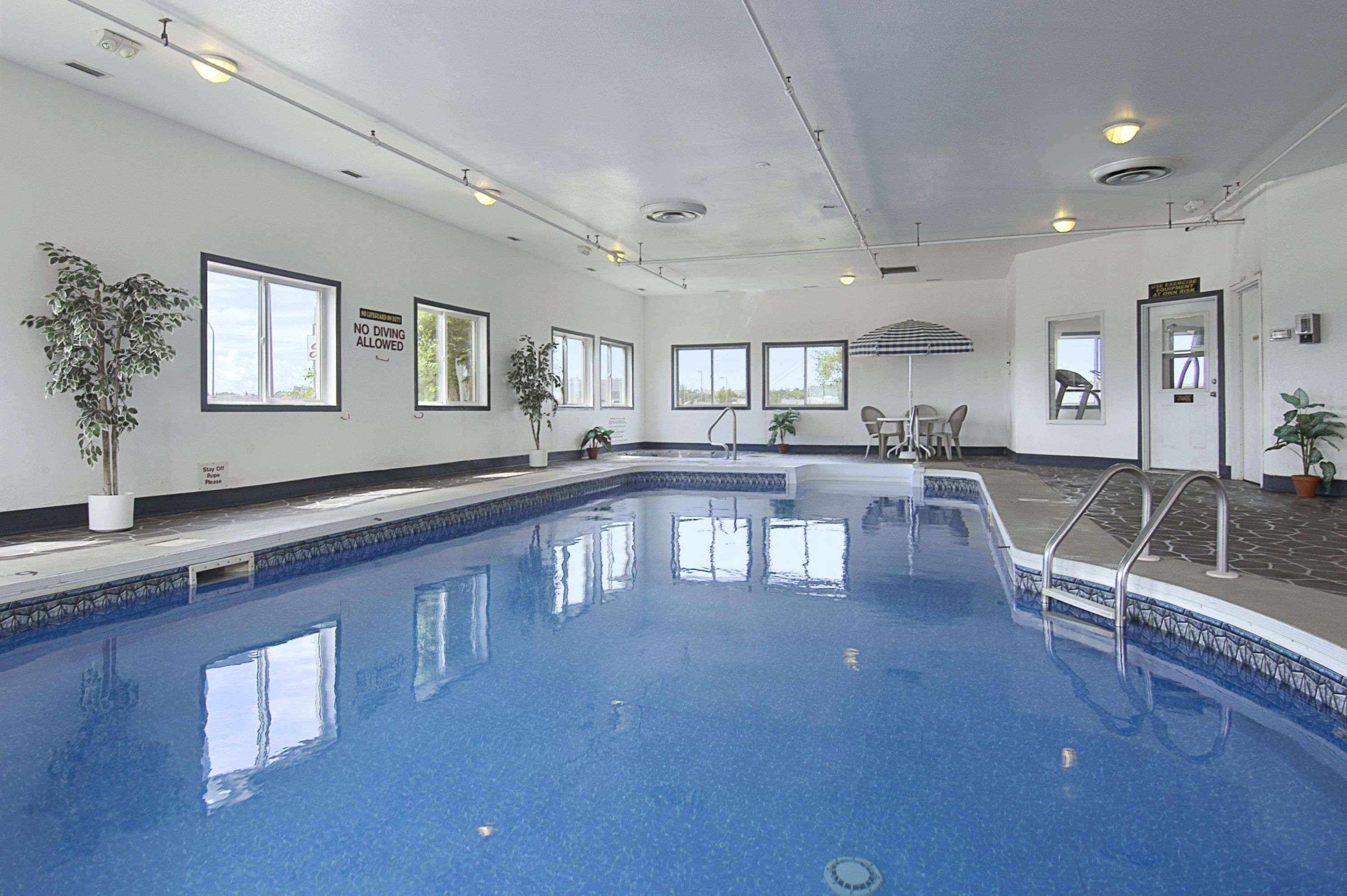 Super 8 By Wyndham Swift Current Hotel Facilities photo