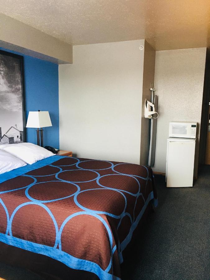 Super 8 By Wyndham Swift Current Hotel Exterior photo