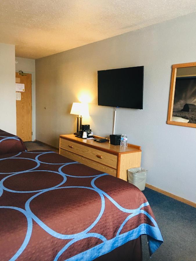 Super 8 By Wyndham Swift Current Hotel Exterior photo